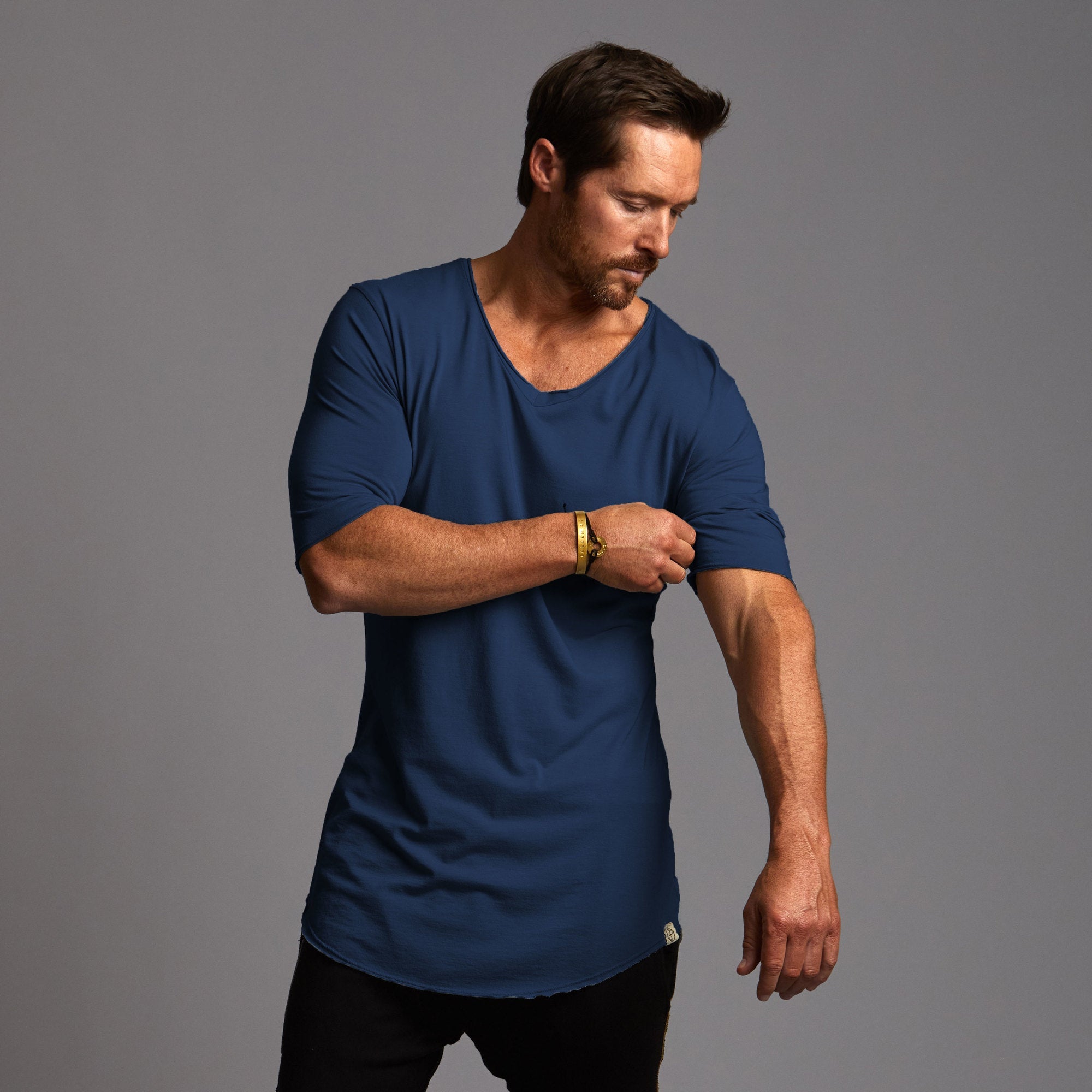 V NECK TREE SHIRT